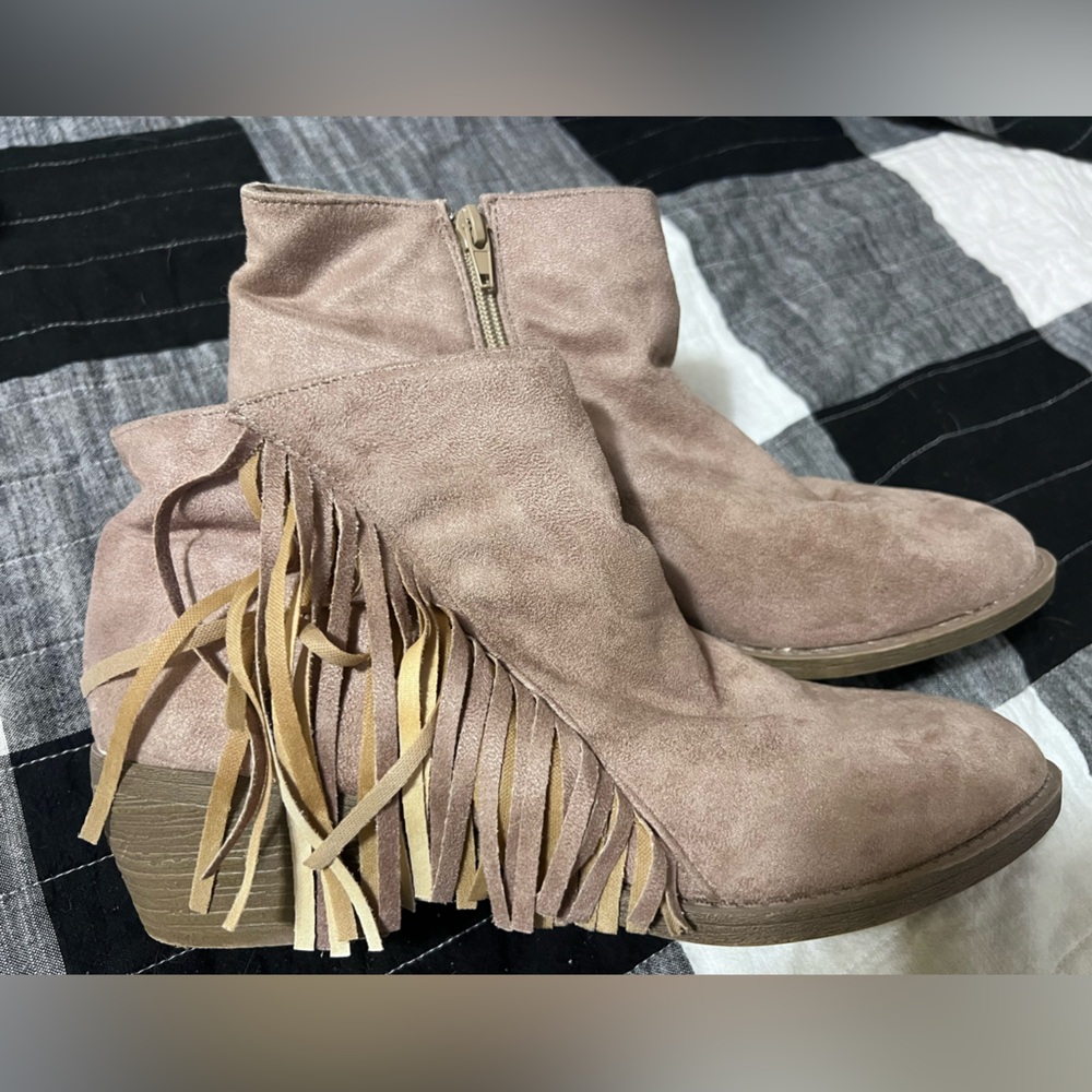 American Eagle Outfitters Ankle Boots Womens 10 Beige Fringe Zip Leather